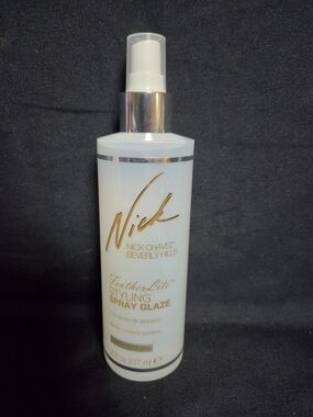 Nick Chavez FeatherLite Styling Spray Glaze - 8 oz / 237ml - Discontinued